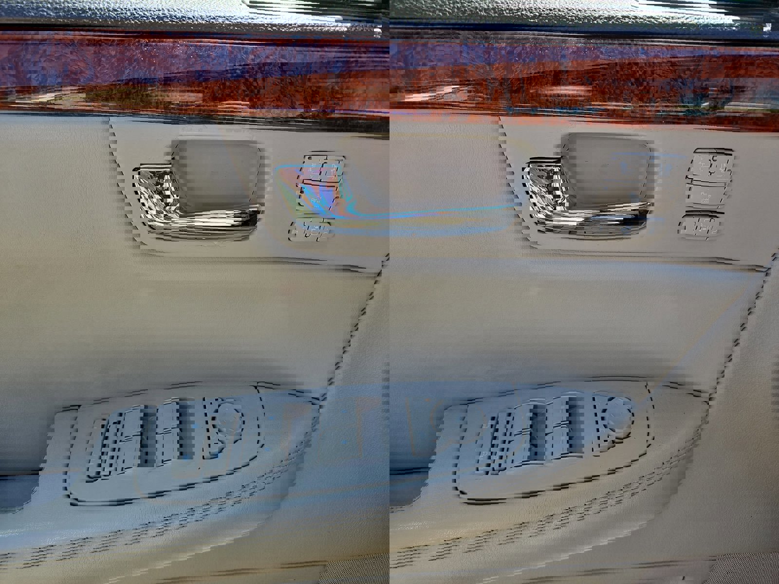 Used 2007 Cadillac DTS Luxury I w/ Trunk Convenience Package image 13