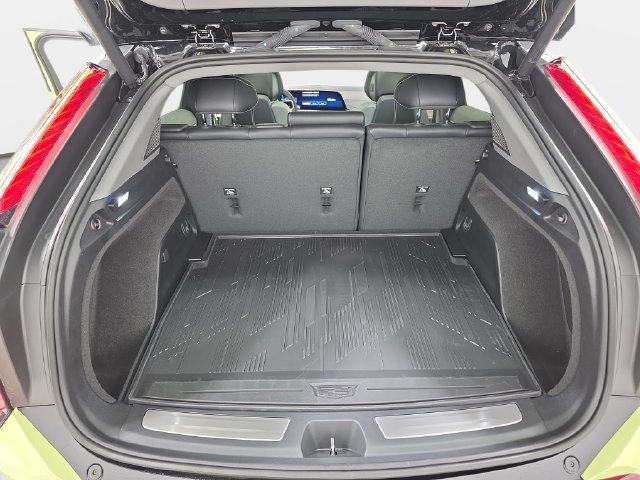 New 2027 Cadillac Optiq Sport w/ LPO, Floor Liner Package AWD/4WD image 32