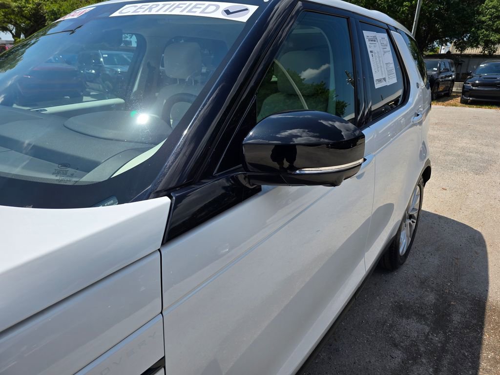 Used 2025 Land Rover Discovery S image 11