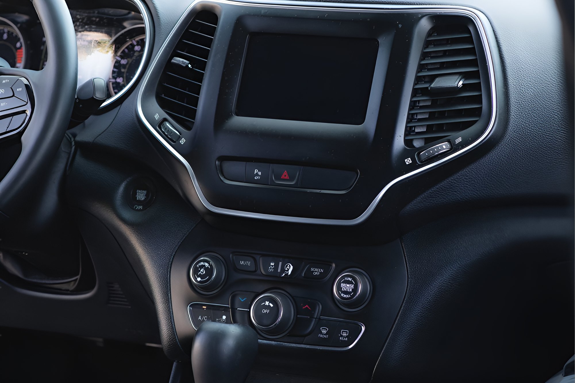 Used 2019 Jeep Cherokee Latitude Plus FWD image 12