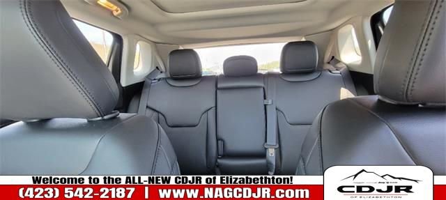 New 2022 Jeep Compass Trailhawk w/ Trailhawk Elite Group image 11