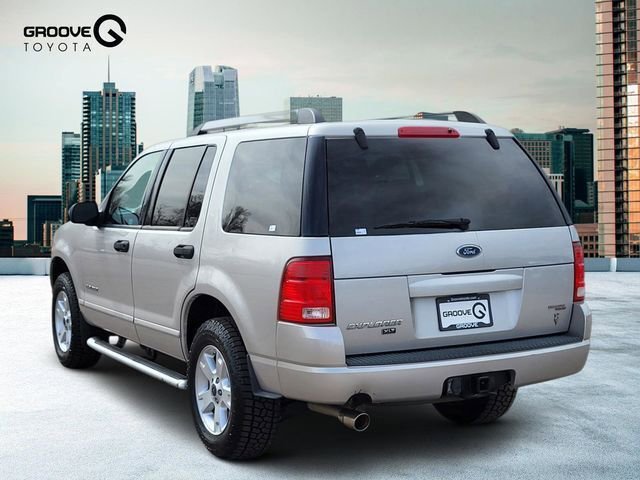 Used 2005 Ford Explorer XLT image 3