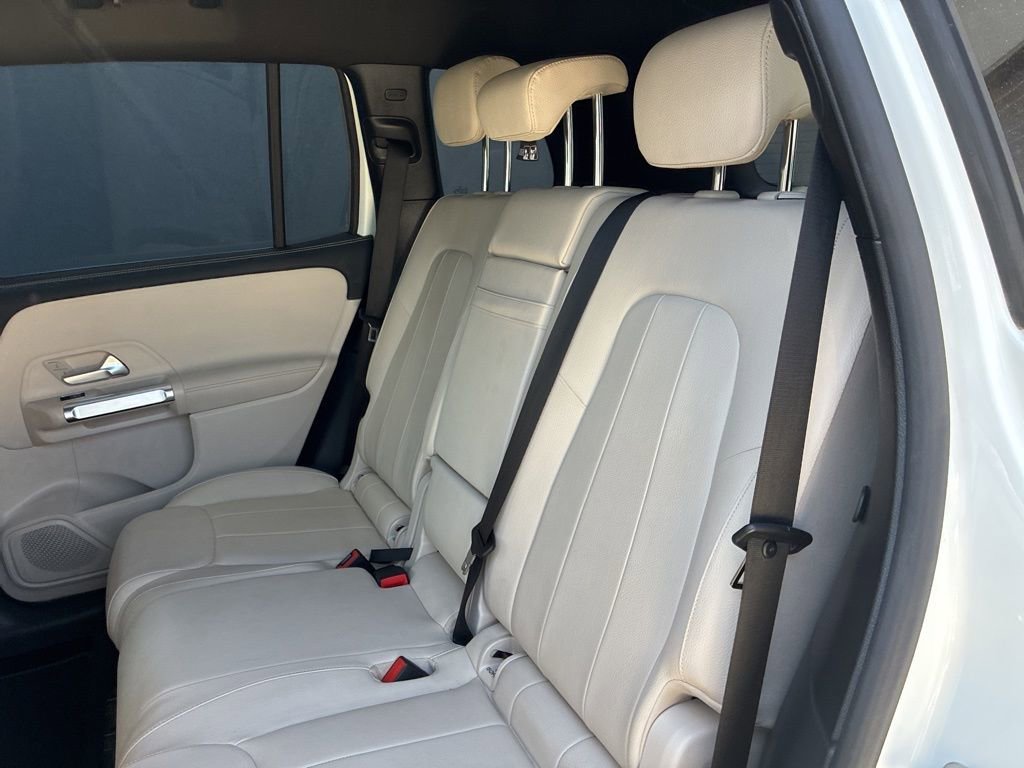 Used 2025 Mercedes-Benz GLB 250 image 11
