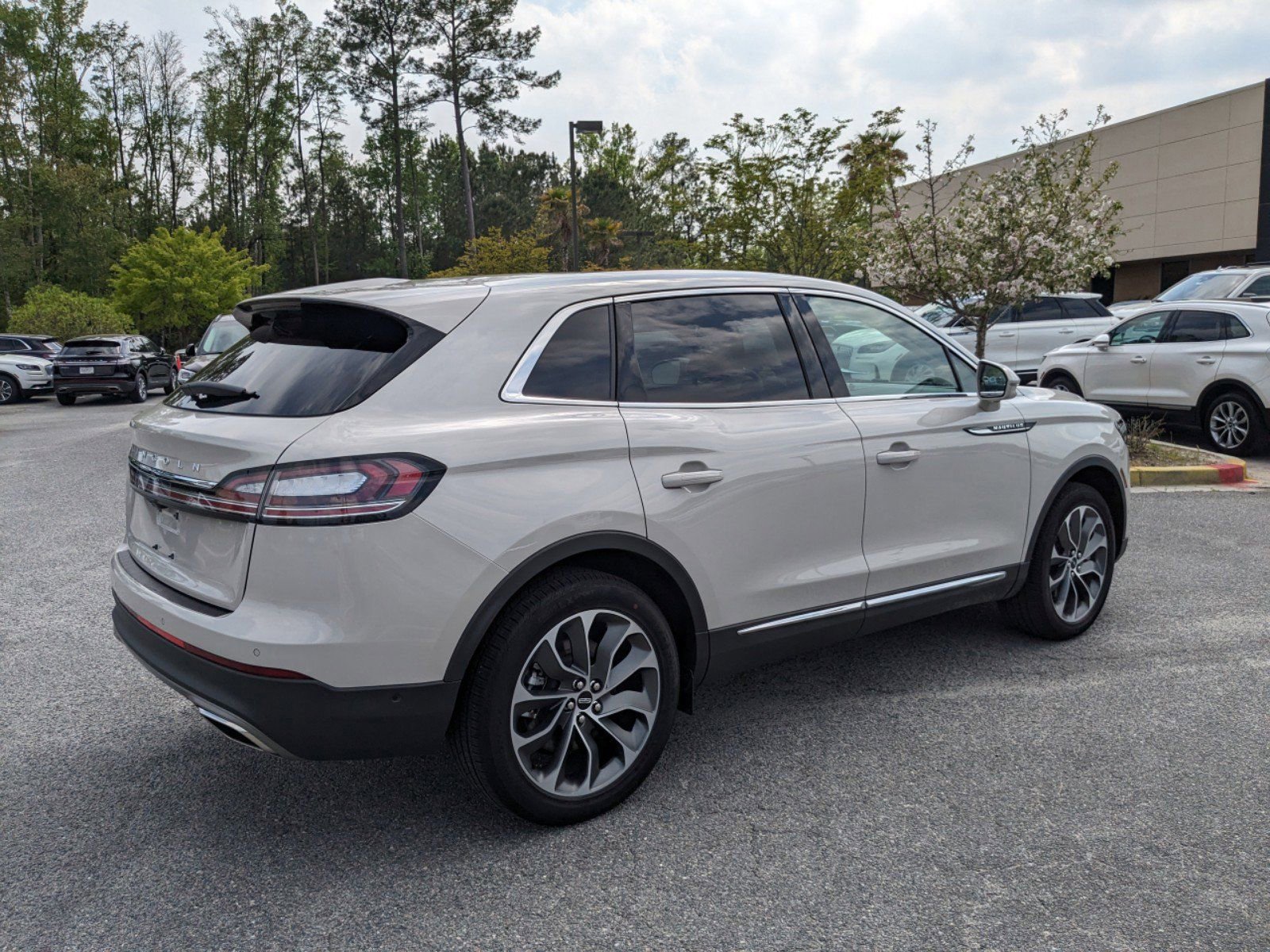 Certified 2023 Lincoln Nautilus Reserve w/ Equipment Group 201A image 5