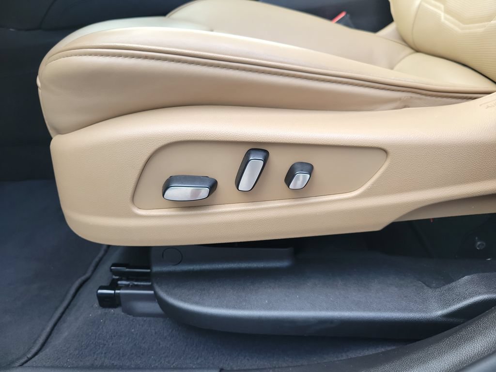 Used 2023 Cadillac XT6 Sport w/ Platinum Package AWD/4WD image 29