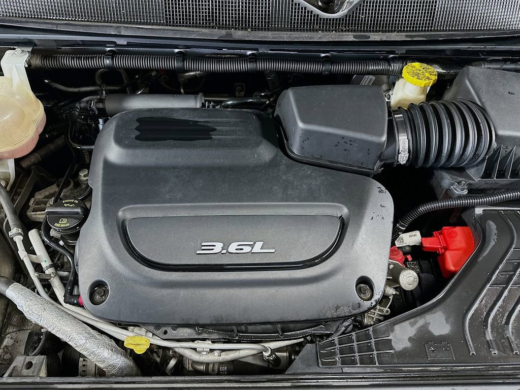 Used 2018 Chrysler Pacifica Touring-L image 29