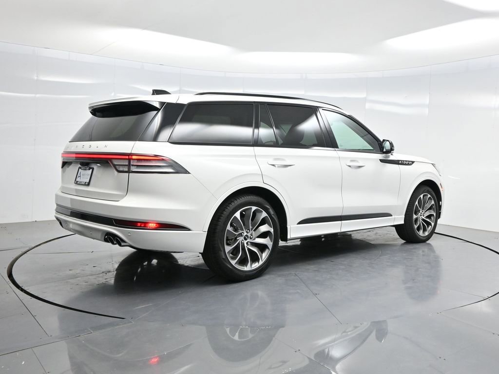 Used 2025 Lincoln Aviator 2WD w/ Jet Appearance Package image 32
