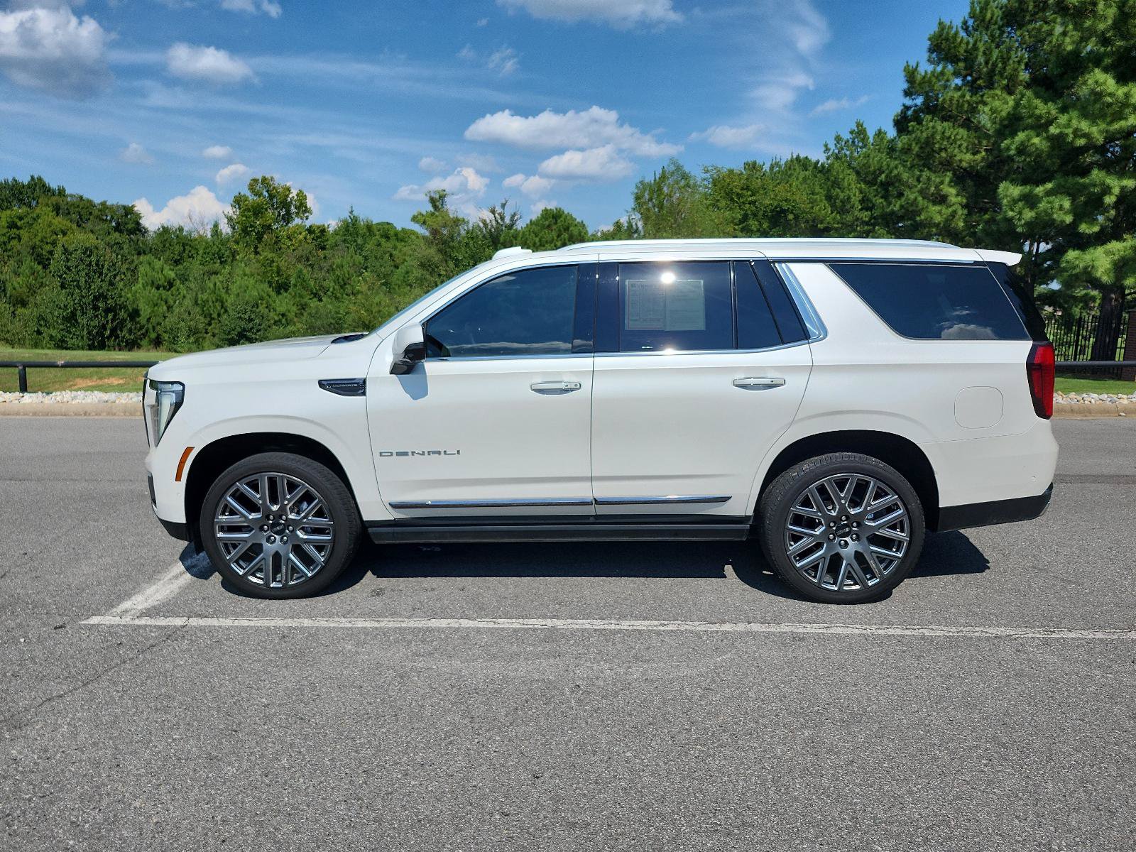 Certified 2025 GMC Yukon Denali Ultimate AWD/4WD image 2