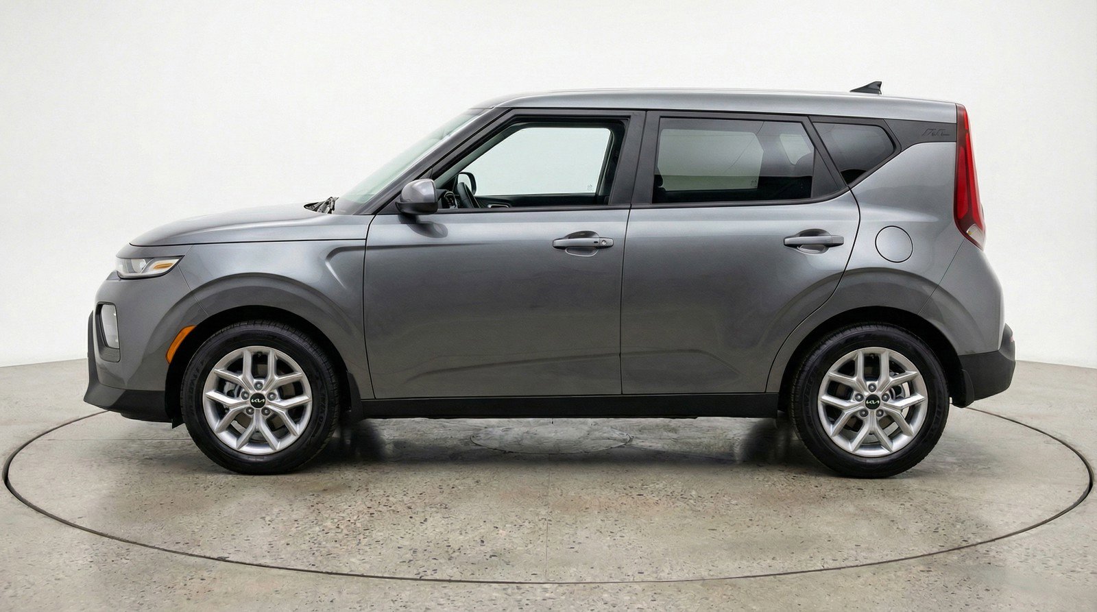 Used 2025 Kia Soul LX w/ LX Technology Package FWD image 5