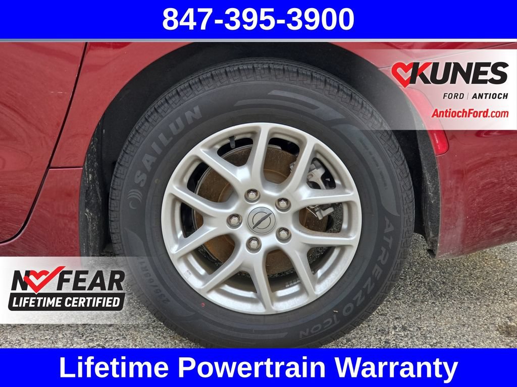 Used 2023 Chrysler Pacifica Touring-L FWD image 32