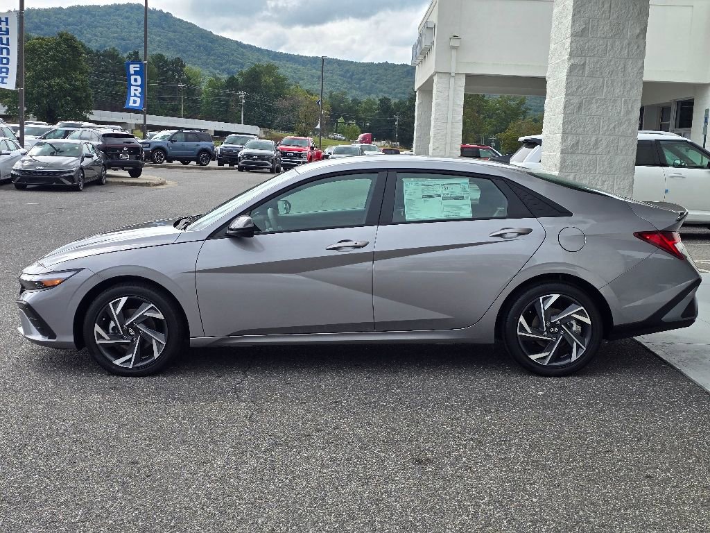 New 2025 Hyundai Elantra SEL image 24