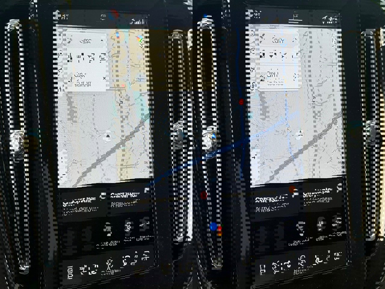 New 2026 Volvo XC40 B5 Plus w/ Protection Package Premier image 13