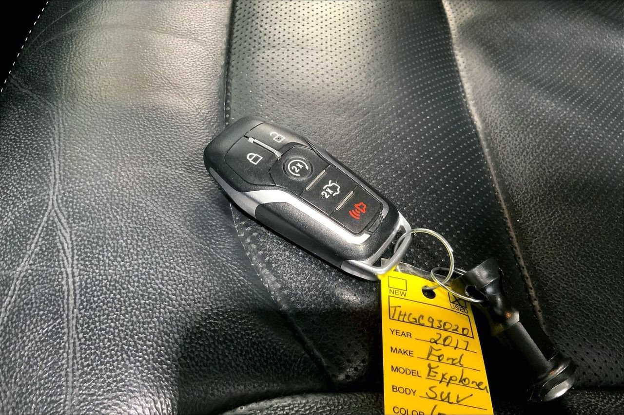 Used 2017 Ford Explorer Limited FWD image 11