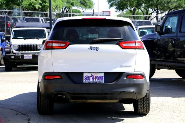 Used 2015 Jeep Cherokee Sport image 6