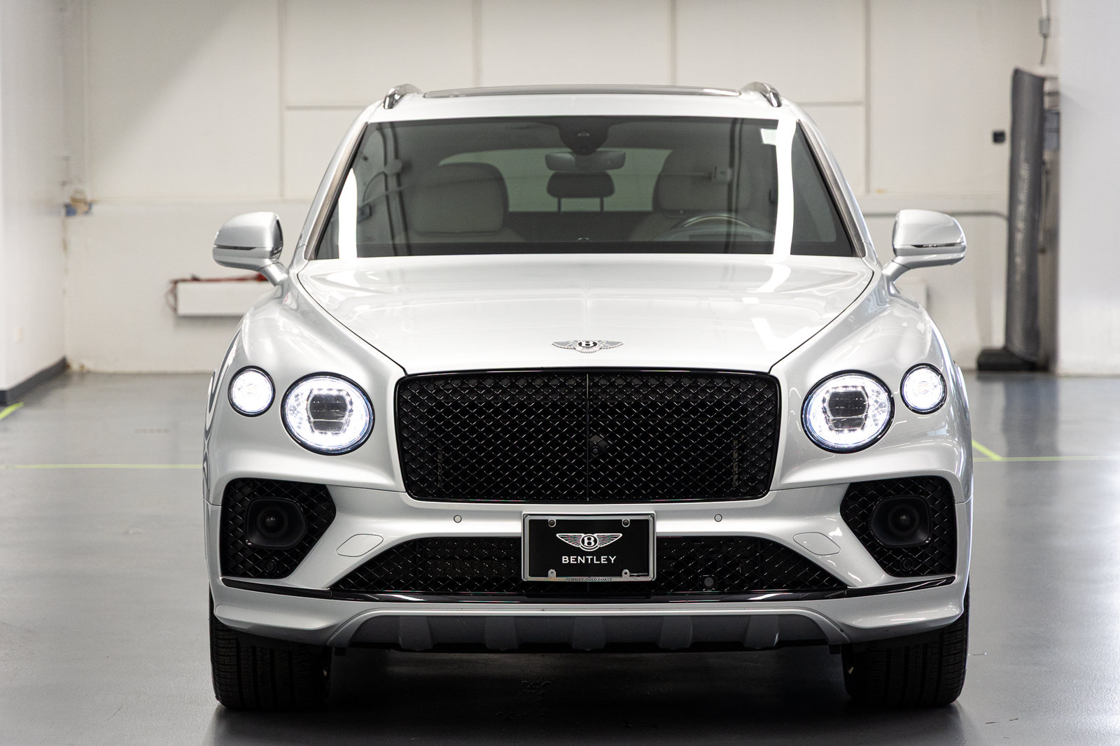 Certified 2023 Bentley Bentayga Plug-In Hybrid AWD/4WD image 8