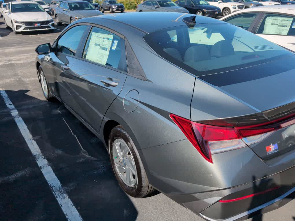 New 2026 Hyundai Elantra SE FWD image 16