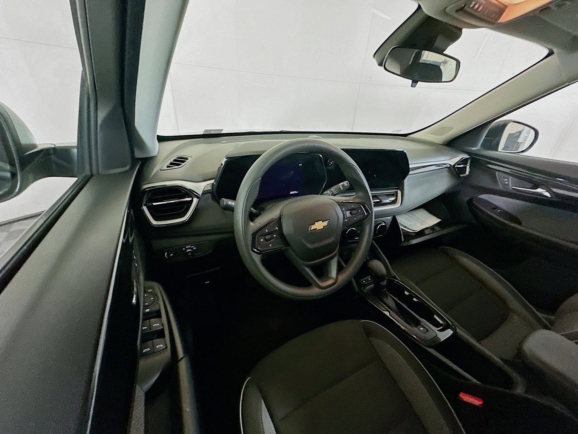 Used 2024 Chevrolet TrailBlazer LS image 17