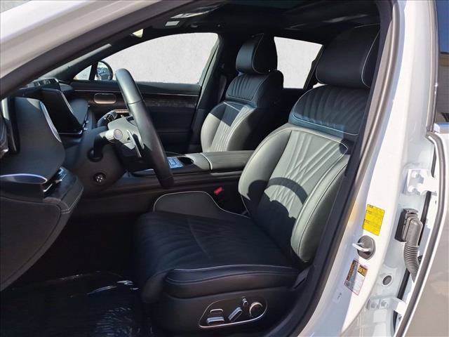 Used 2025 Genesis G90 3.5T AWD/4WD image 17