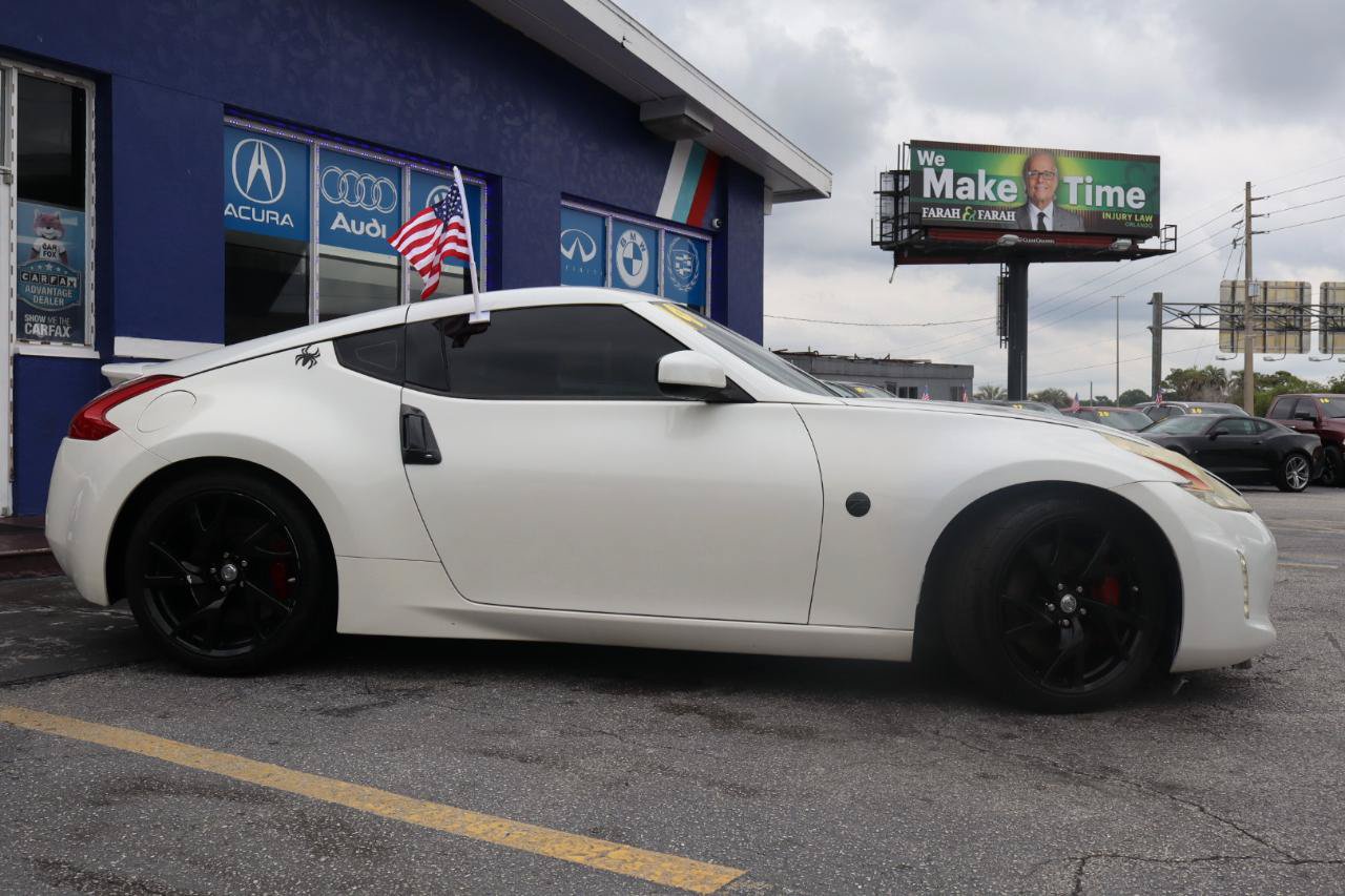 Used 2014 Nissan 370Z Coupe w/ Sport Package RWD image 2