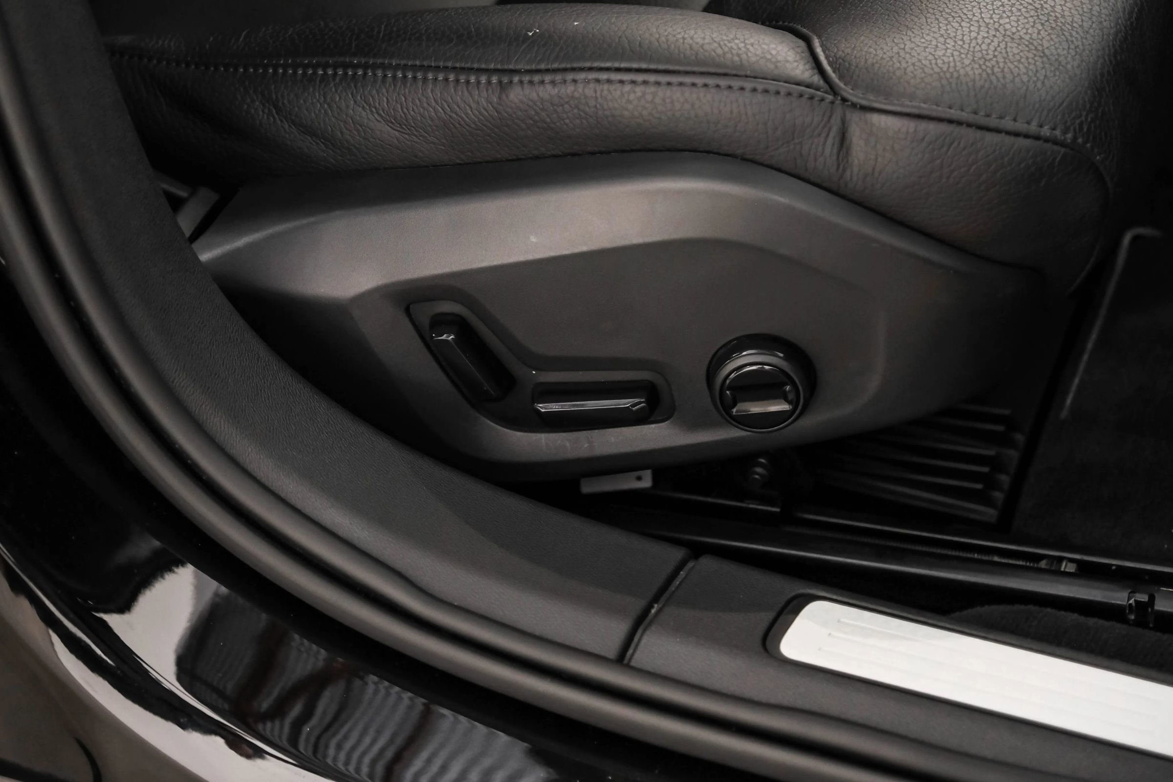 Used 2021 Volvo V60 T5 Momentum w/ Climate Package image 38