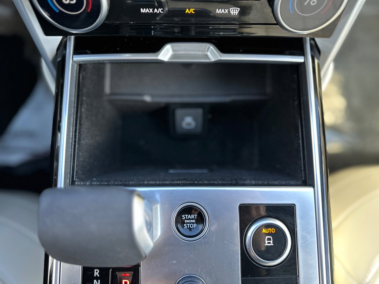 Used 2023 Land Rover Range Rover SE image 33