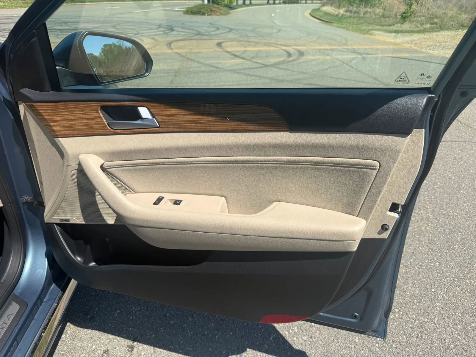 Used 2015 Hyundai Sonata Limited w/ Option Group 05 FWD image 26