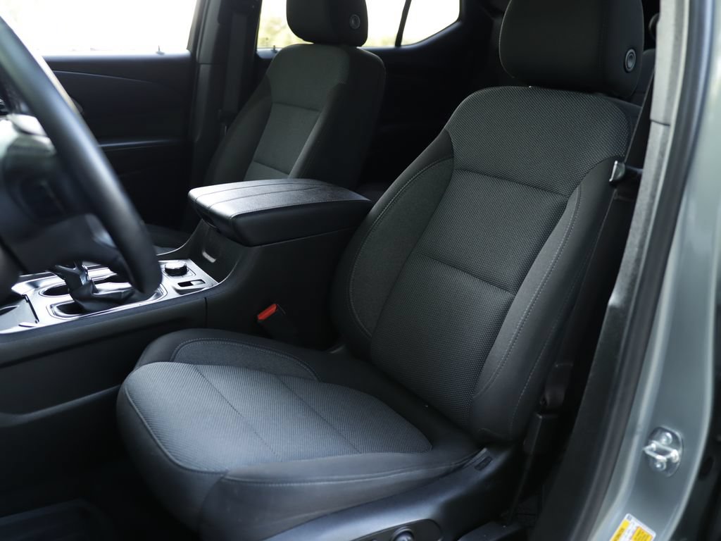 Used 2023 Chevrolet Traverse LT FWD image 23