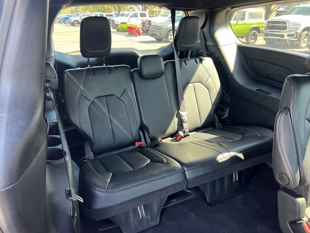 Used 2025 Chrysler Pacifica Select FWD image 21
