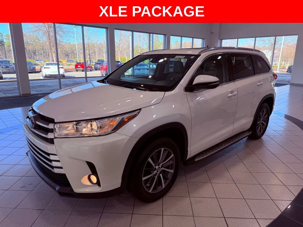 Used 2018 Toyota Highlander XLE image 3