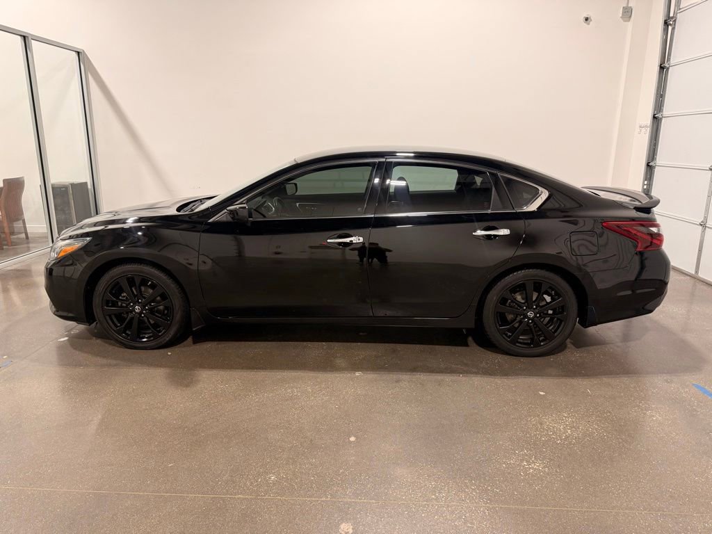 Used 2017 Nissan Altima 2.5 SR w/ Midnight Edition Package FWD image 8