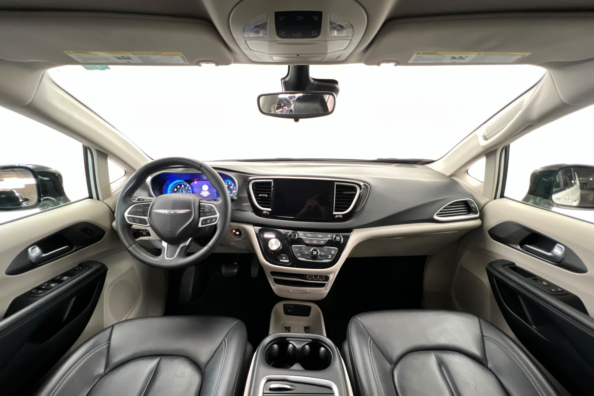 Used 2024 Chrysler Pacifica Touring-L FWD image 10