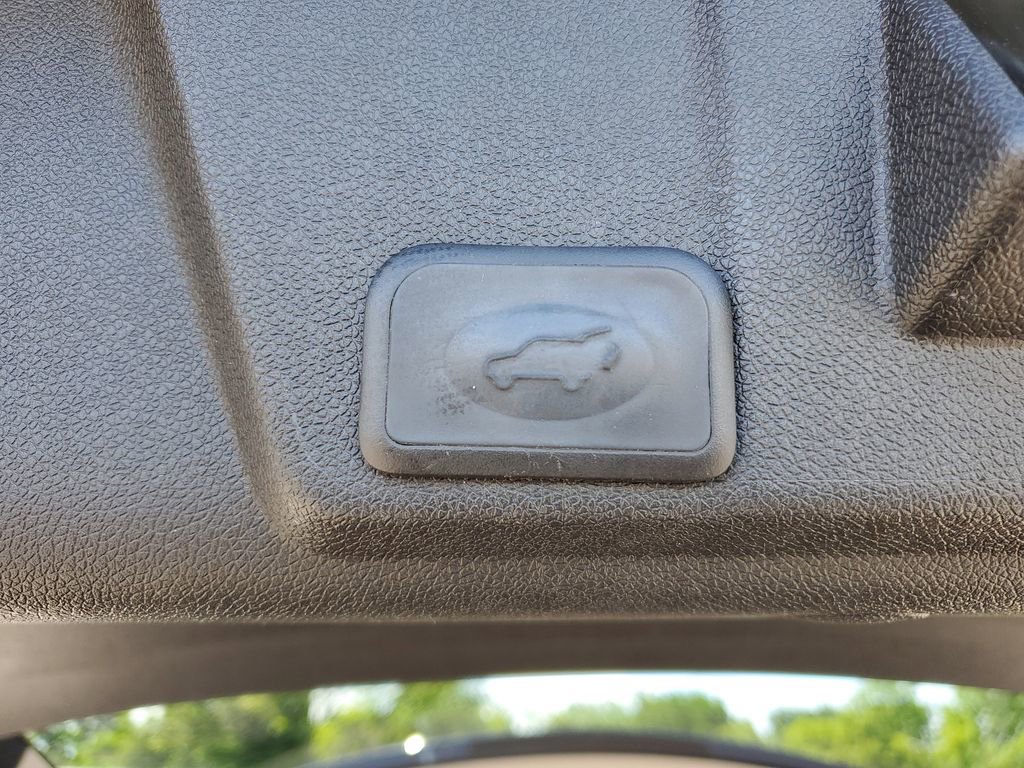 Used 2017 Chevrolet Traverse LT FWD image 32