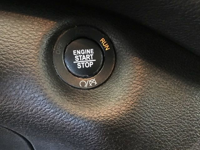 Used 2019 Jeep Cherokee Limited image 37