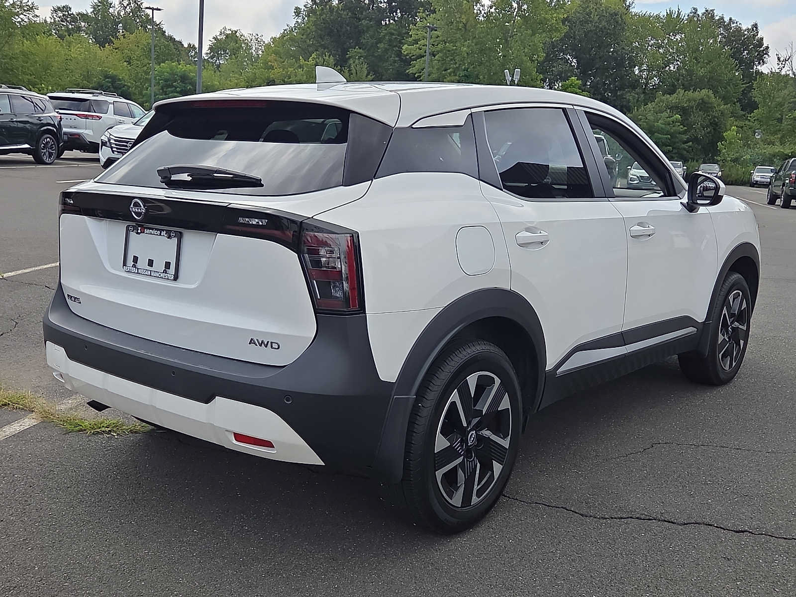 Used 2025 Nissan Kicks SV AWD/4WD image 4