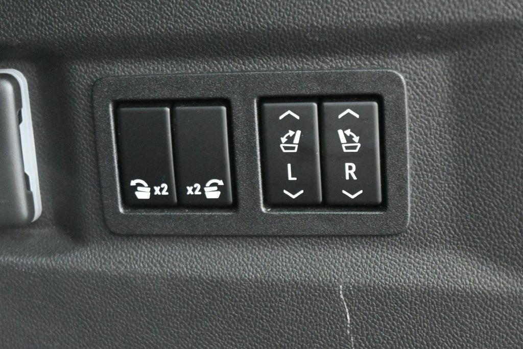 Used 2022 GMC Yukon SLT w/ SLT Premium Package AWD/4WD image 33