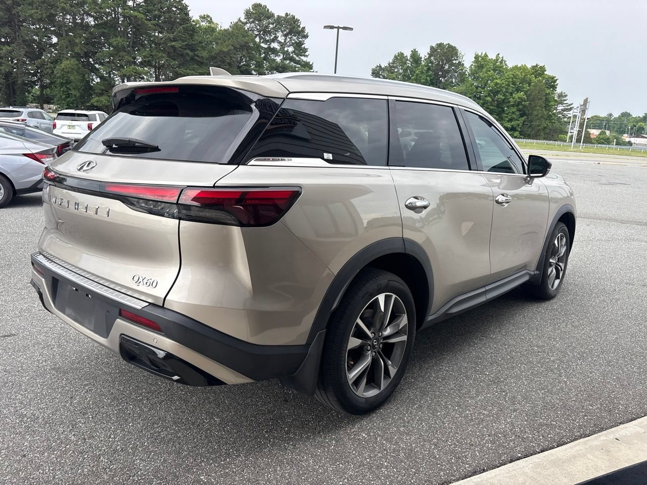 Used 2023 INFINITI QX60 Luxe w/ Cargo Package FWD image 9