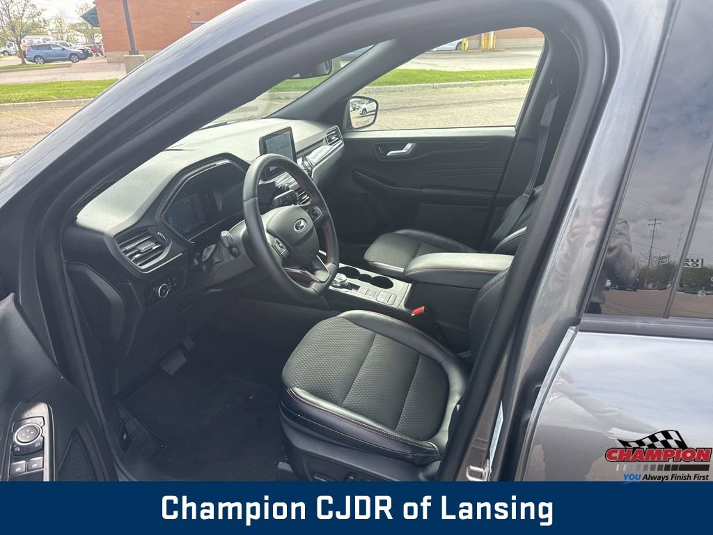 Used 2025 Ford Escape ST-Line Select AWD/4WD image 11