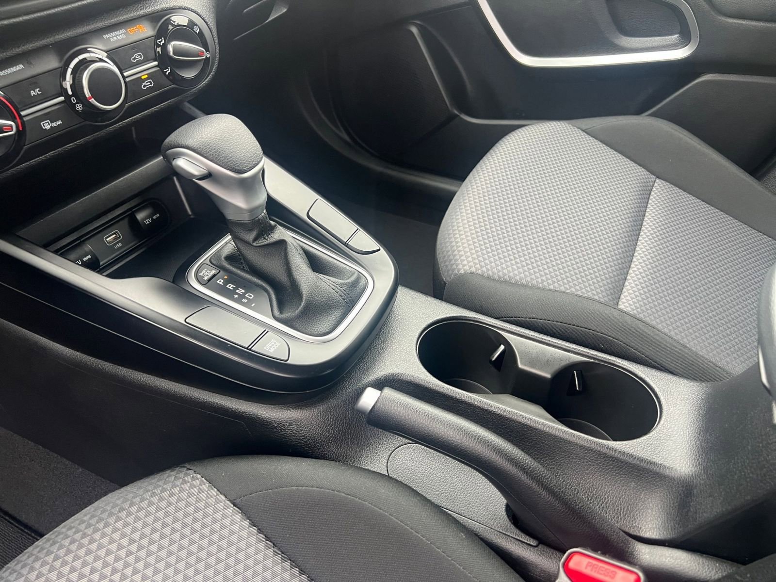 Used 2025 Kia Soul LX w/ LX Technology Package FWD image 36