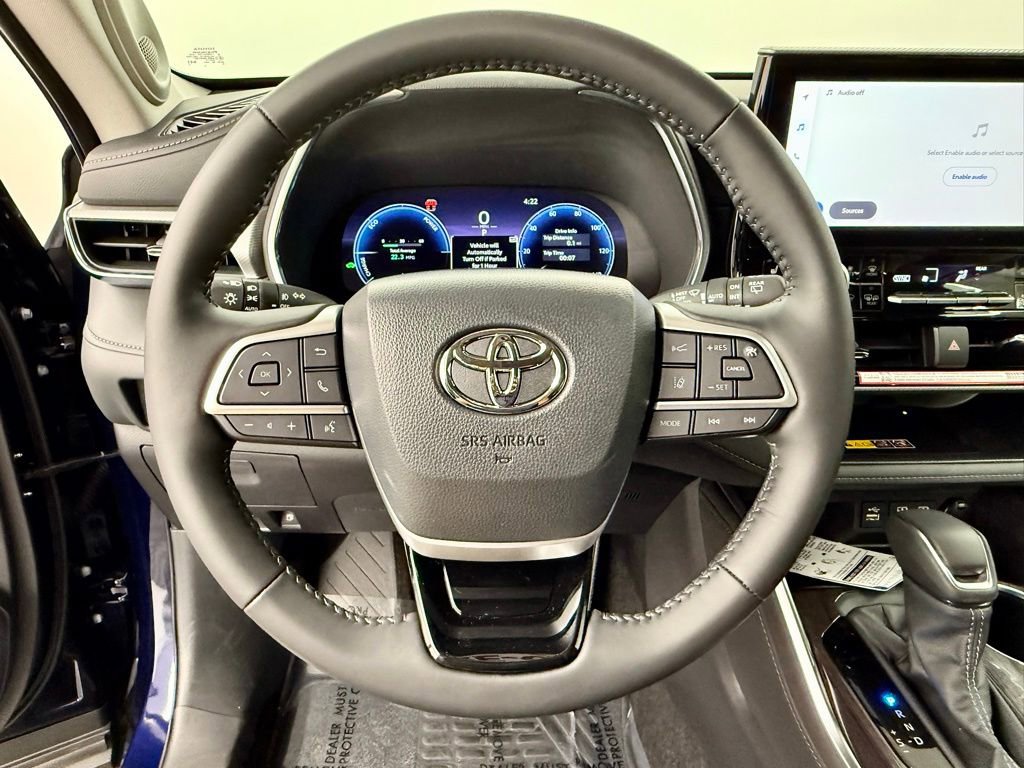 Used 2026 Toyota Highlander Platinum image 24