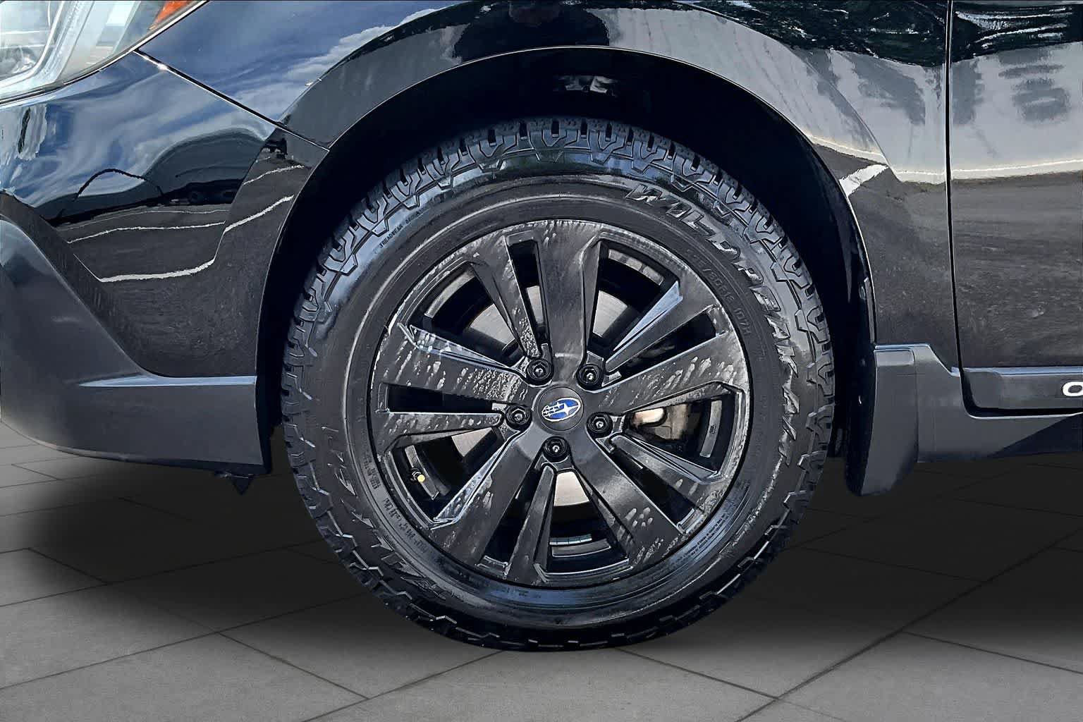 Used 2018 Subaru Outback 3.6R Limited AWD/4WD image 11