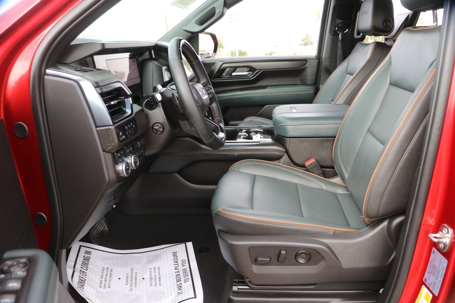 Used 2025 GMC Yukon XL AT4 w/ AT4 Premium Plus Package AWD/4WD image 13