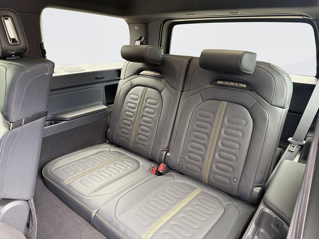 Used 2025 Rivian R1S Adventure AWD/4WD image 28