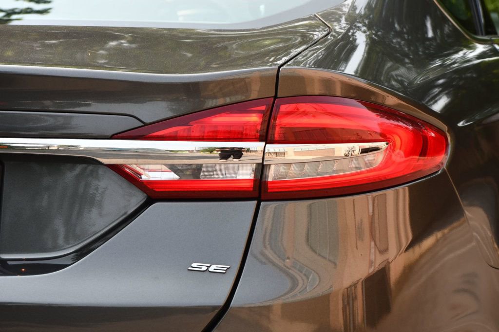 Used 2017 Ford Fusion Energi SE image 9