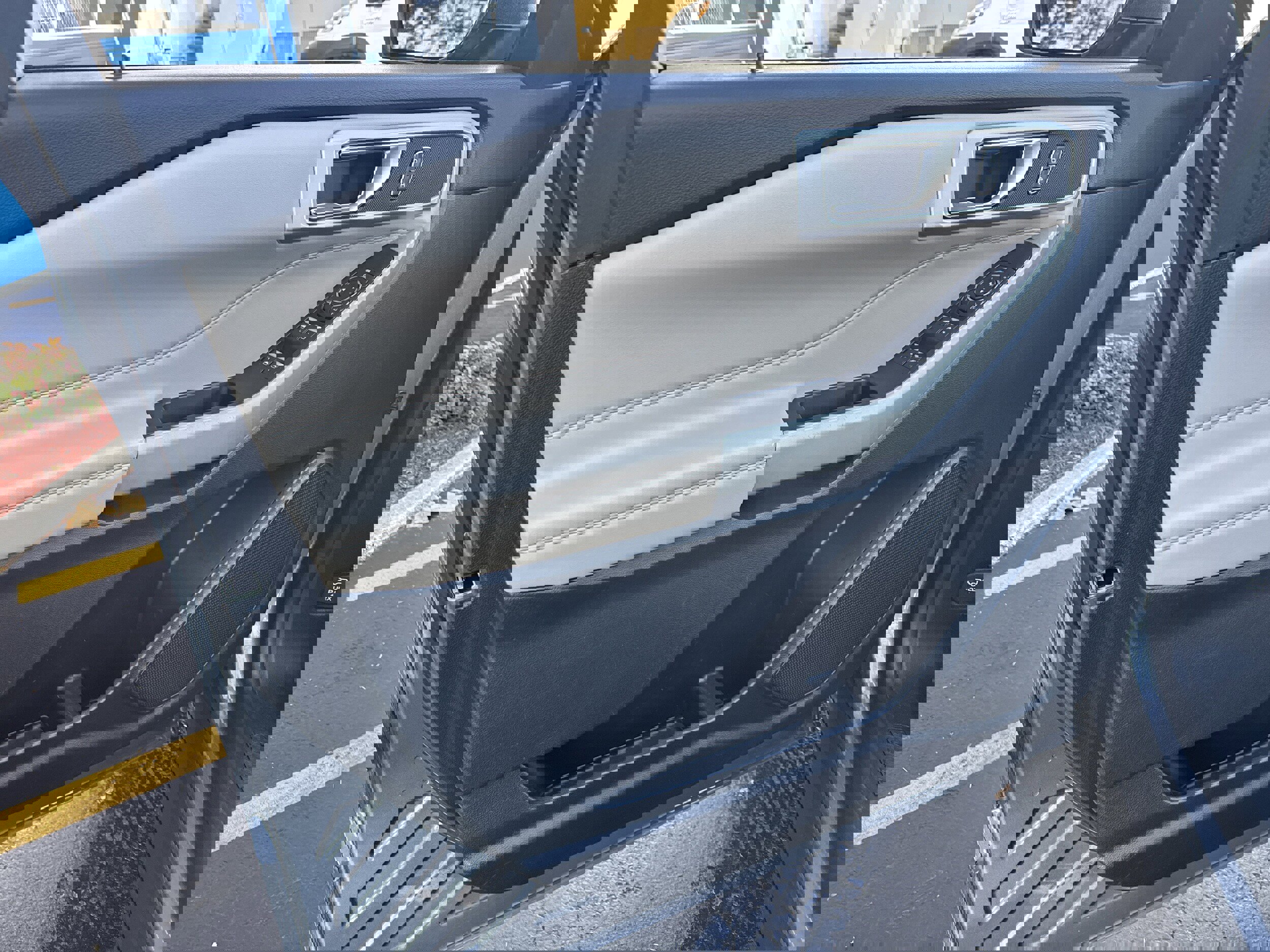 Used 2021 Ford Explorer XLT image 7