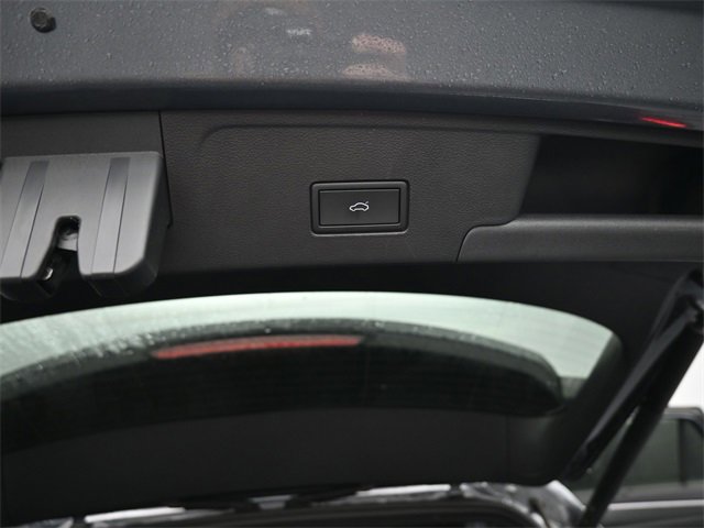 Used 2025 Volkswagen Atlas Cross Sport SE image 7