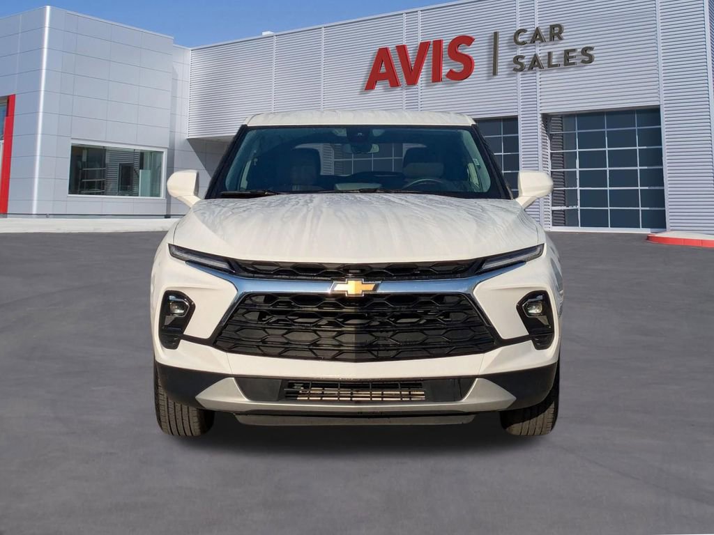 Used 2025 Chevrolet Blazer LT image 2