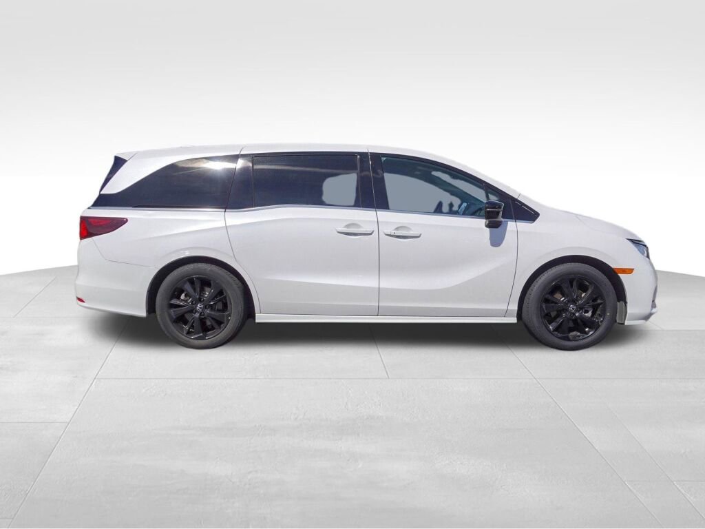 Used 2024 Honda Odyssey Sport image 2
