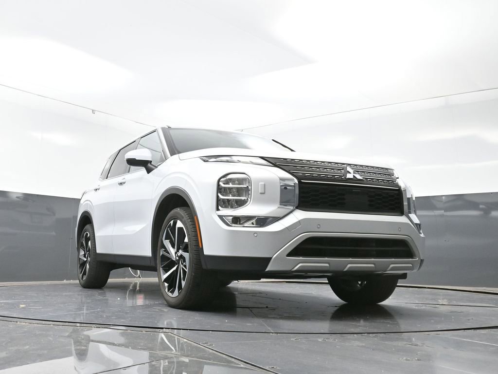 Used 2024 Mitsubishi Outlander SE image 52
