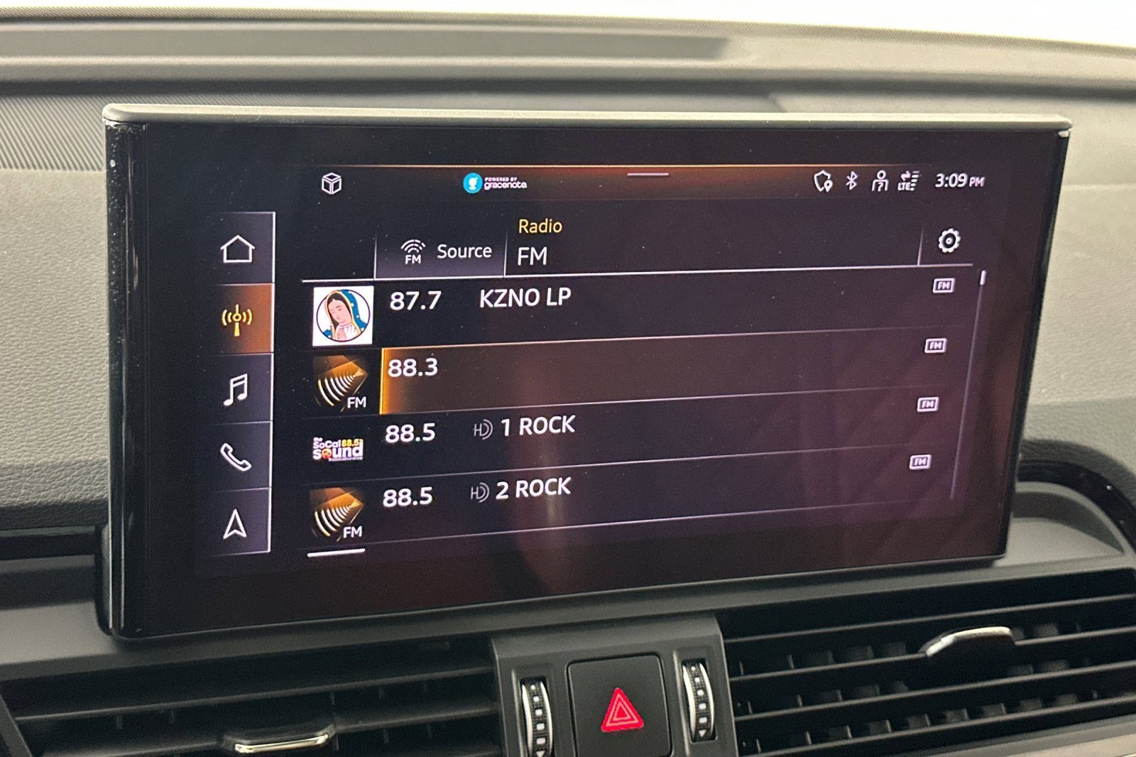 Used 2023 Audi SQ5 Prestige w/ Prestige Package image 17