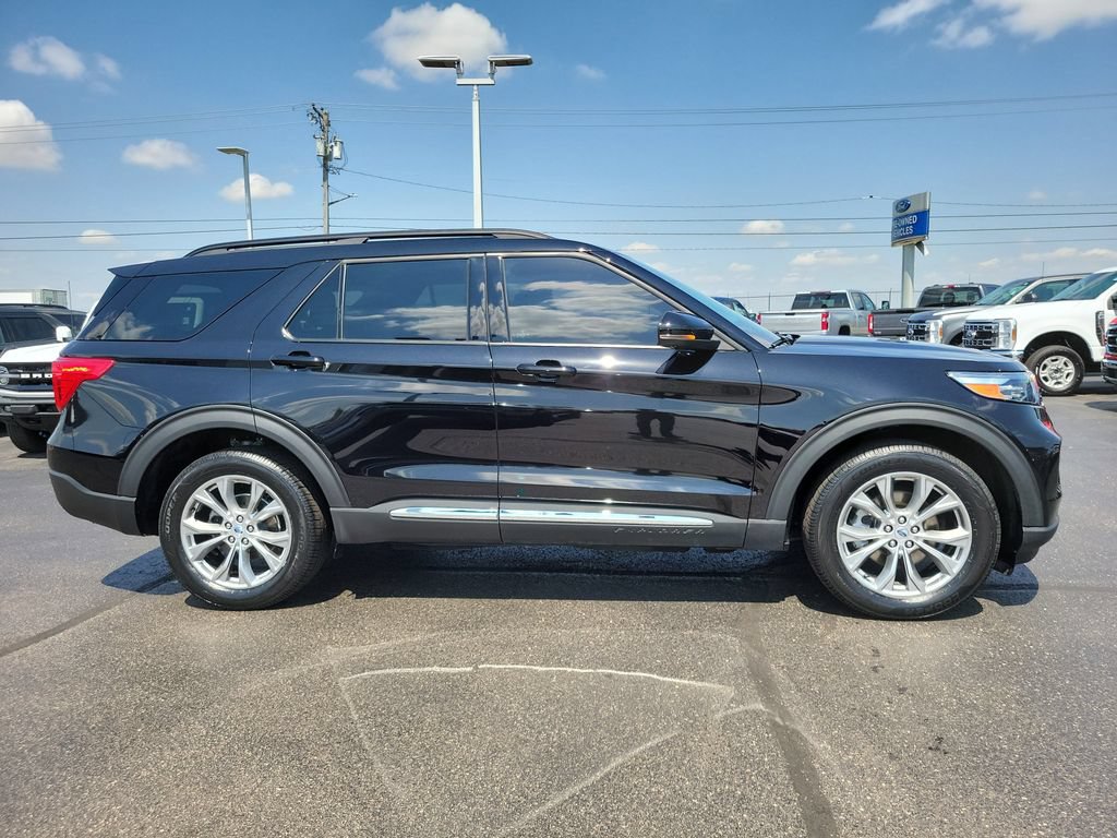 Certified 2023 Ford Explorer XLT w/ Equipment Group 202A AWD/4WD image 3